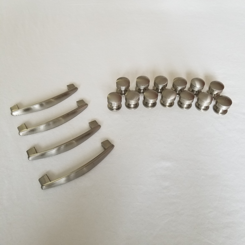 Set of Cabinet Knobs and Drawer Pulls